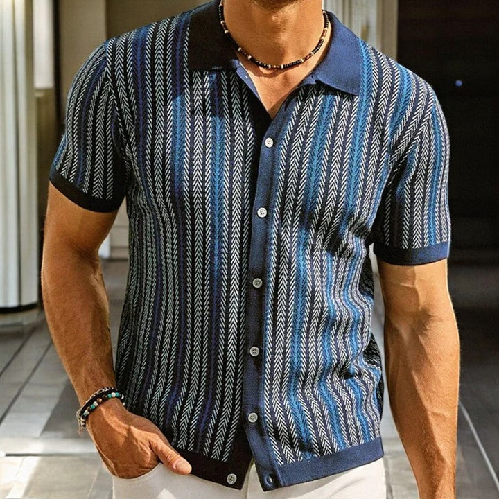 Herren-Polo aus Strick – Chevron-Muster und durchgehende Knopfleiste