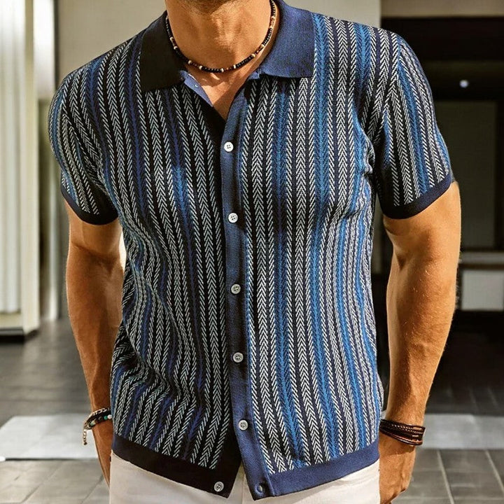 Herren-Polo aus Strick – Chevron-Muster und durchgehende Knopfleiste