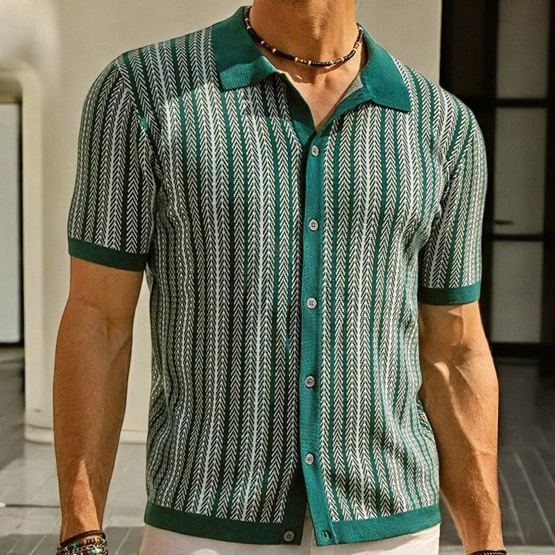 Herren-Polo aus Strick – Chevron-Muster und durchgehende Knopfleiste
