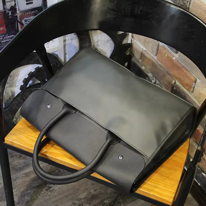 Borsa Uomo Rigida – Chiusura a Patta e Doppio Manico