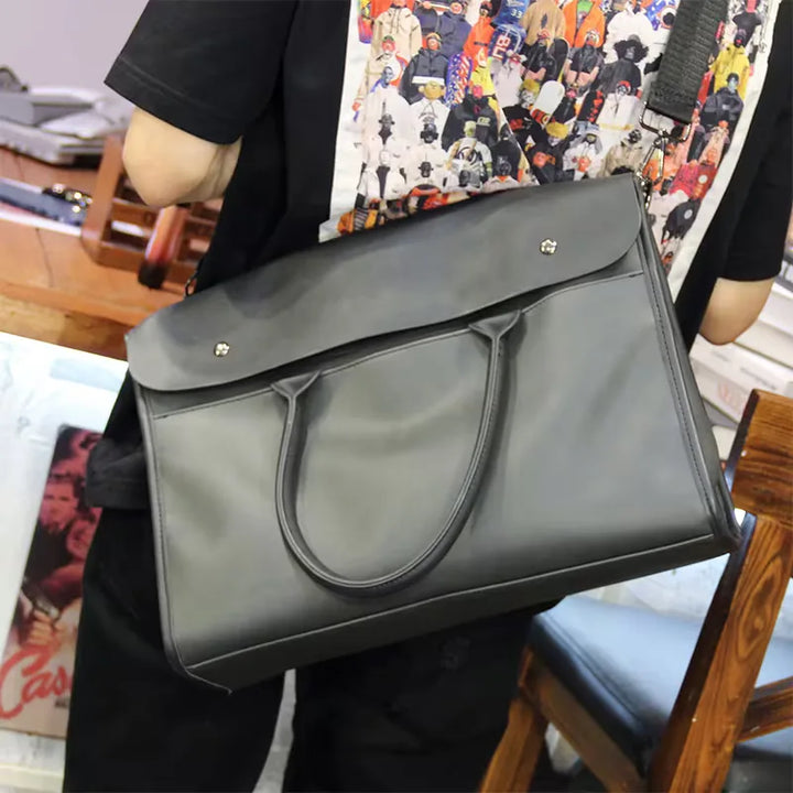 Borsa Uomo Rigida – Chiusura a Patta e Doppio Manico