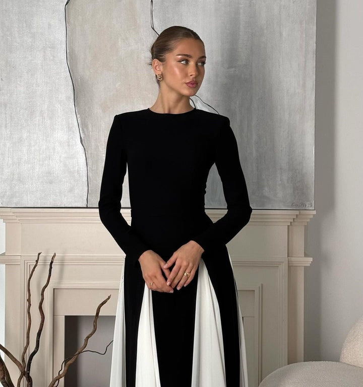 Langes, strukturiertes Damenkleid mit langen Ärmeln – Taillierter Schnitt im Abendstil