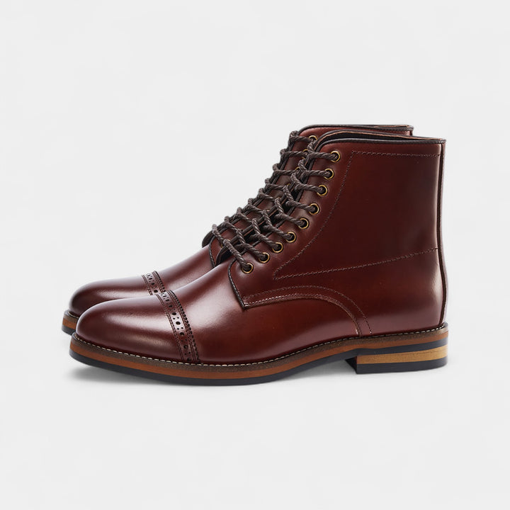Herrenstiefel aus Leder mit Schnürung – Mittelhoch, runde Spitze, strukturierter Schnitt