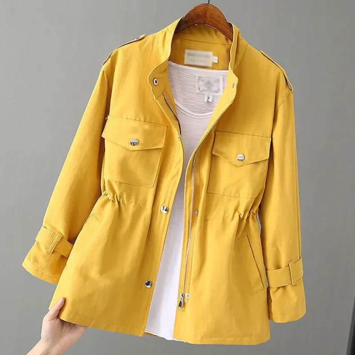 Moderner Damen-Trenchcoat – Taillierte Passform und urbane Eleganz