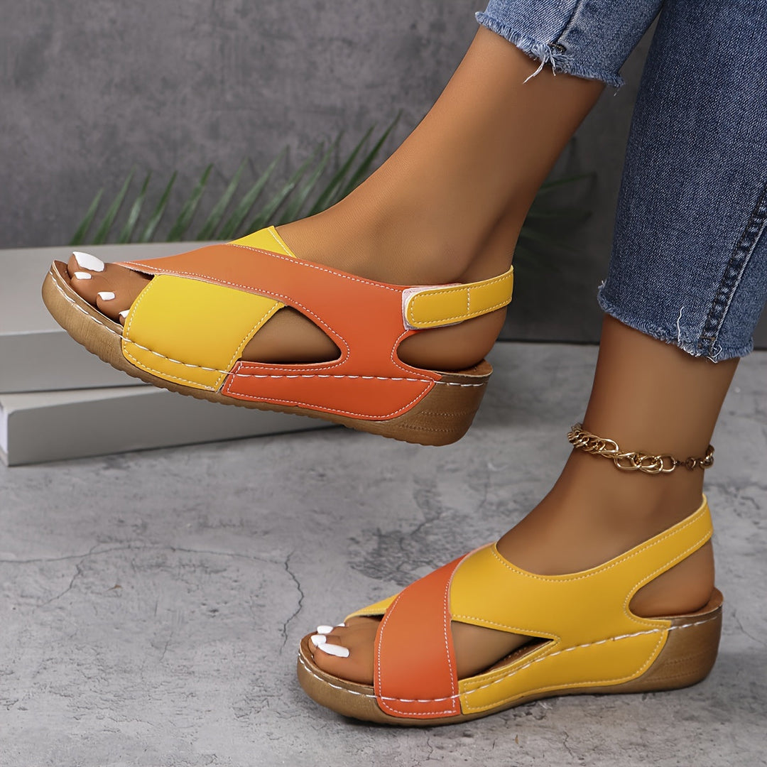Sandales Compensées Femme Bout Ouvert – Design Color Block à Bride Arrière