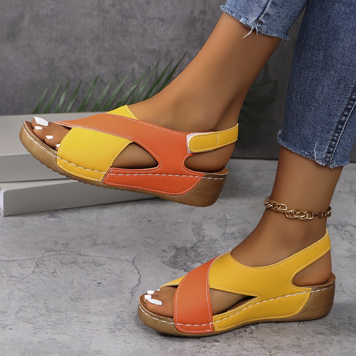 Sandales Compensées Femme Bout Ouvert – Design Color Block à Bride Arrière
