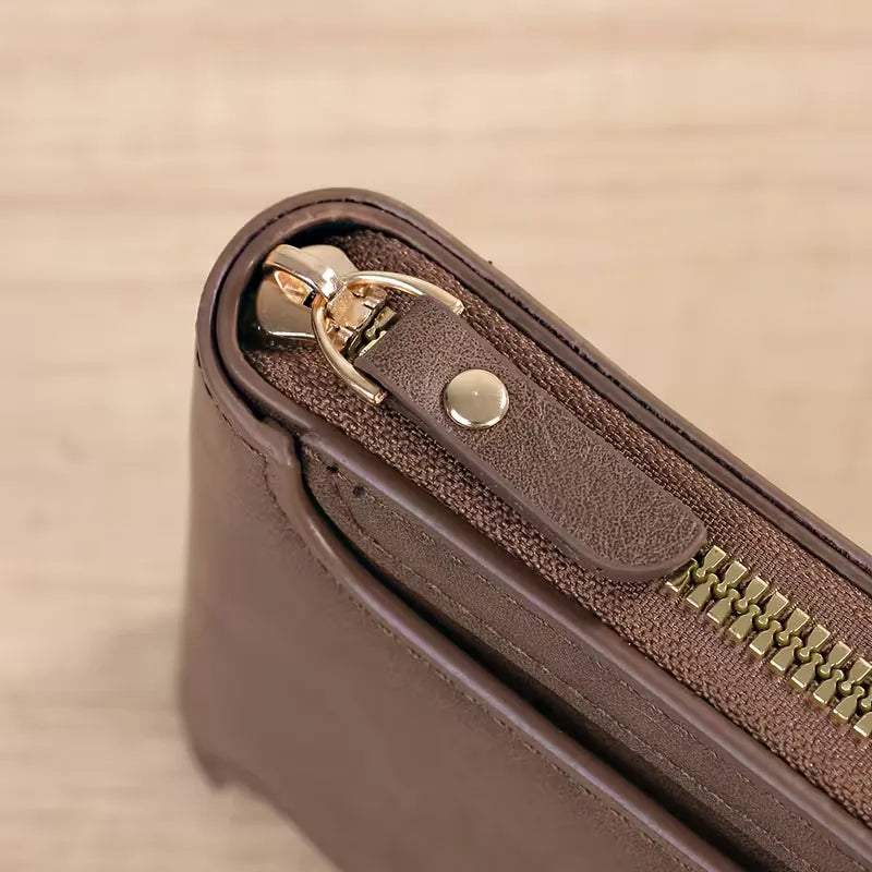 Portafoglio Uomo con Zip – Finitura Liscia e Struttura Elegante