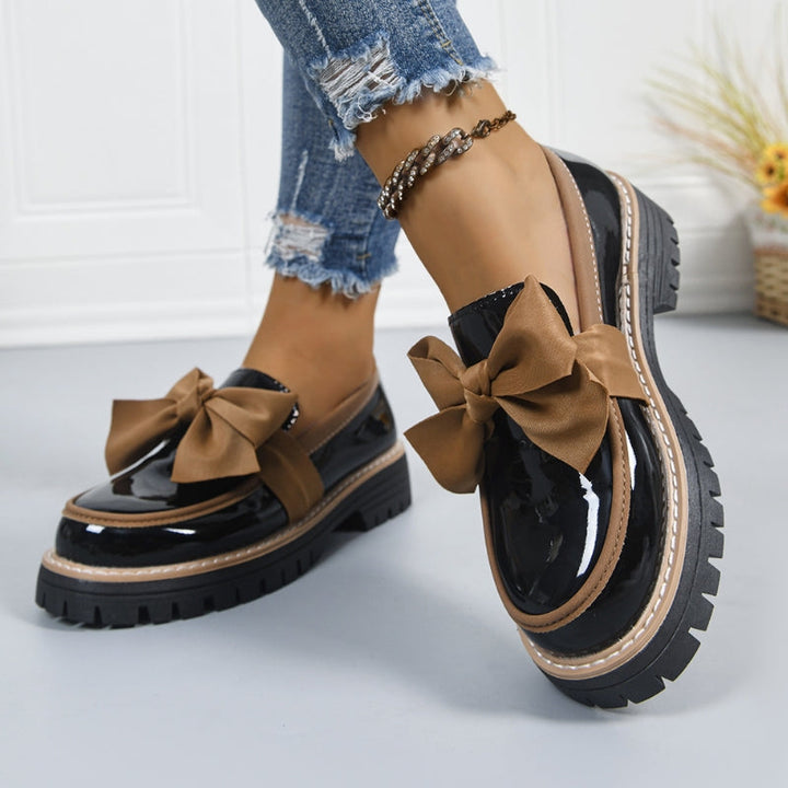Women's Moccasins with Bow – Shiny Finish and Block Heel