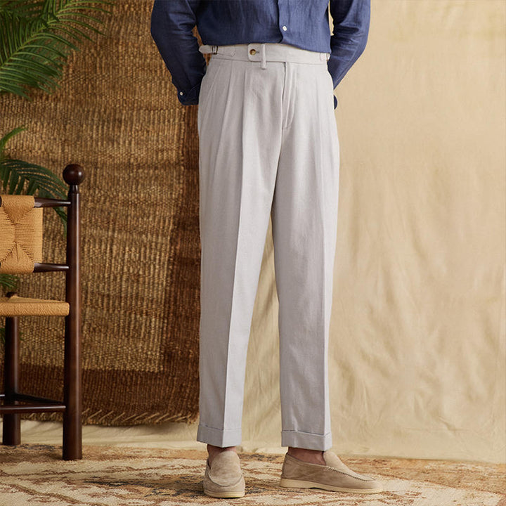 Herrenhose mit hoher Taille, geradem Schnitt und Bügelfalten – leichter, fließender Stoff