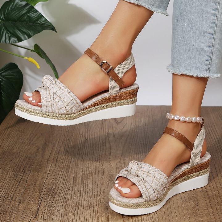 Sandales Femme Compensées à Boucle – Plateforme Tendance