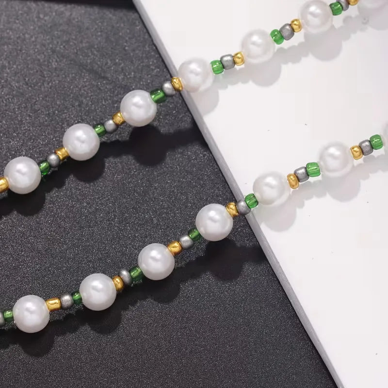 Collana Donna Uomo Perle e Accenti Verdi e Dorati – Lunghezza Regolabile