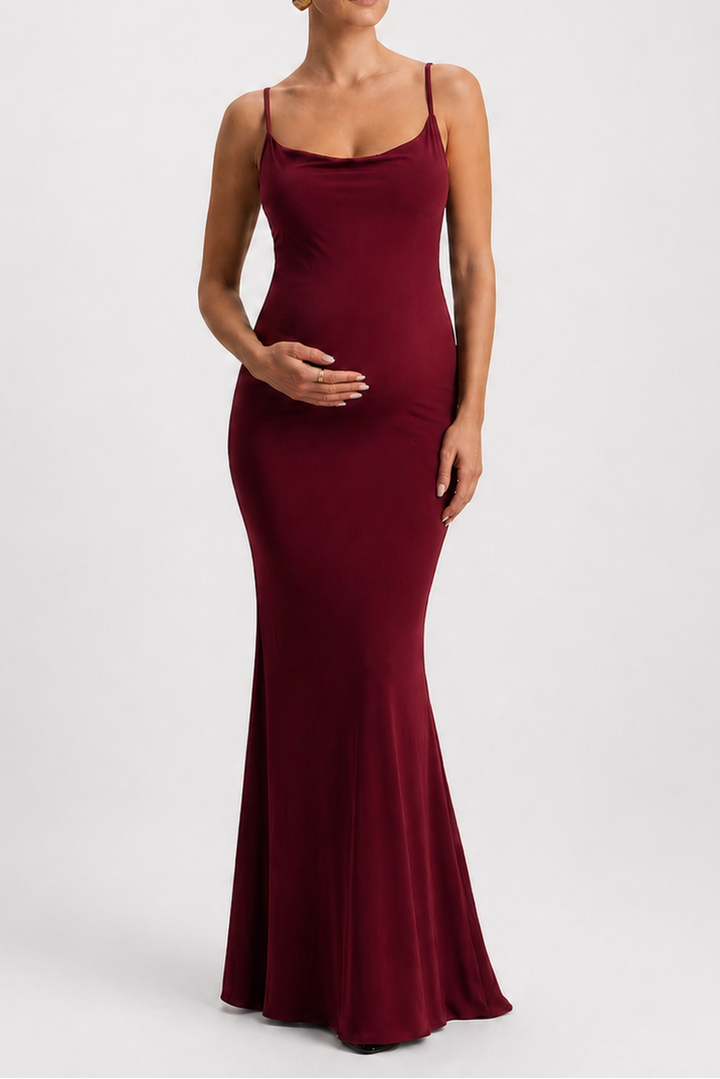 Langes Damenkleid mit Wasserfallausschnitt – Eng anliegend mit Spaghettiträgern
