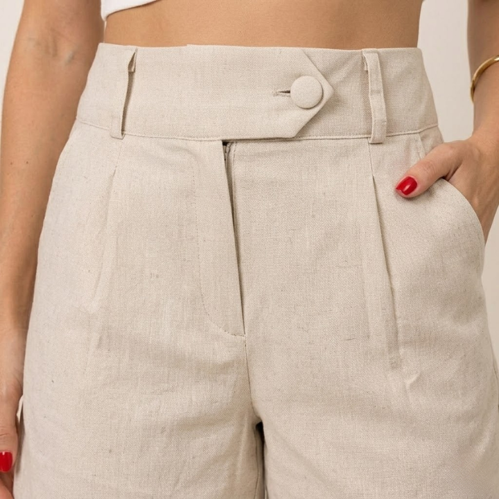Short donna a vita alta – tessuto strutturato raffinato con pieghe