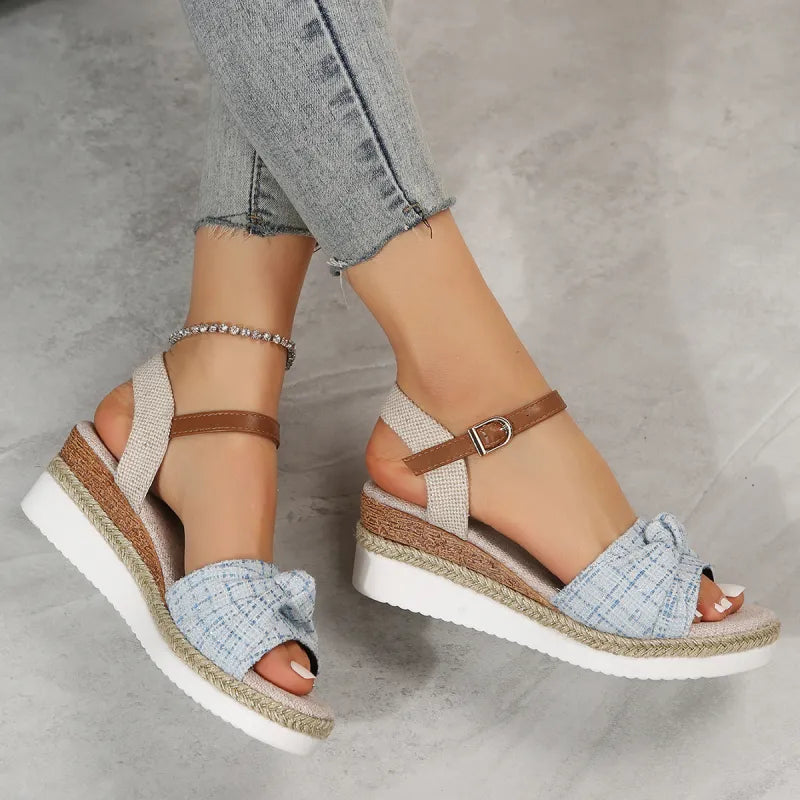 Sandales Femme Compensées à Boucle – Plateforme Tendance