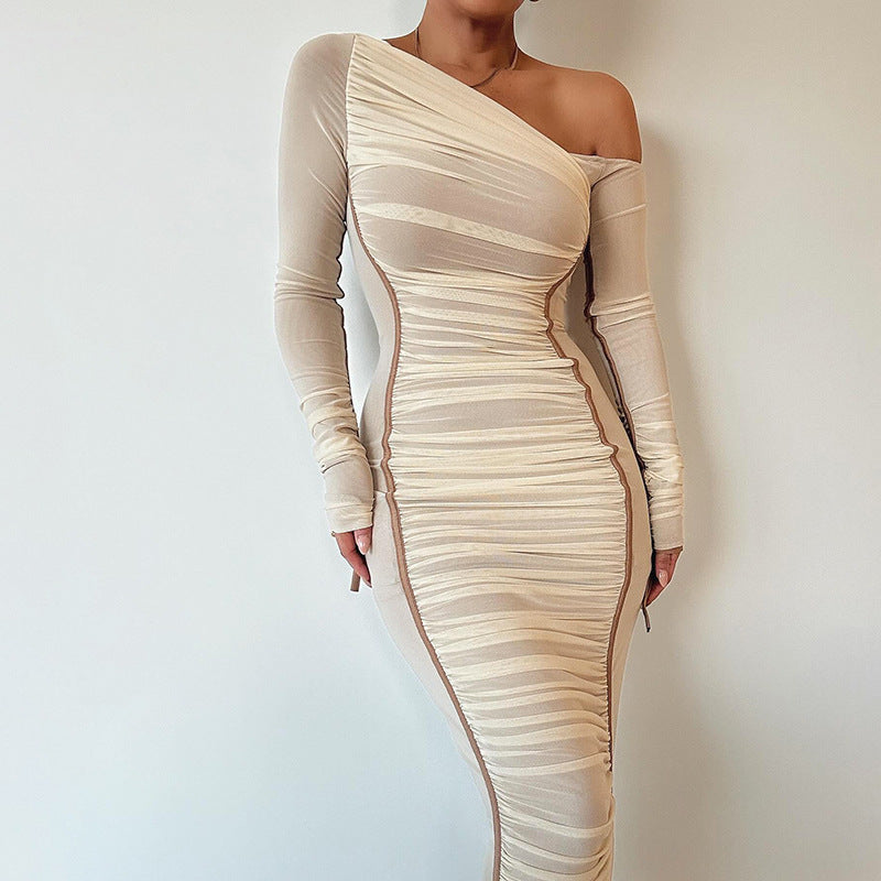 Langes Damenkleid Bodycon – Asymmetrischer Ausschnitt, Ein-Schulter-Design, Lange durchsichtige Ärmel