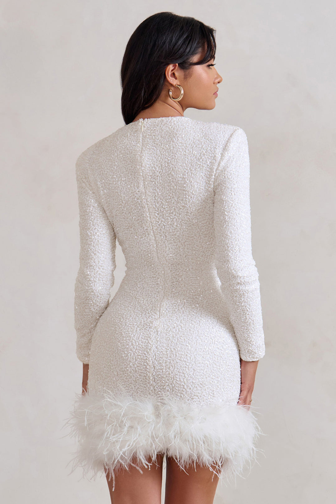 Minikleid Damen mit Pailletten und Federbesatz – glamouröser, figurformender Schnitt