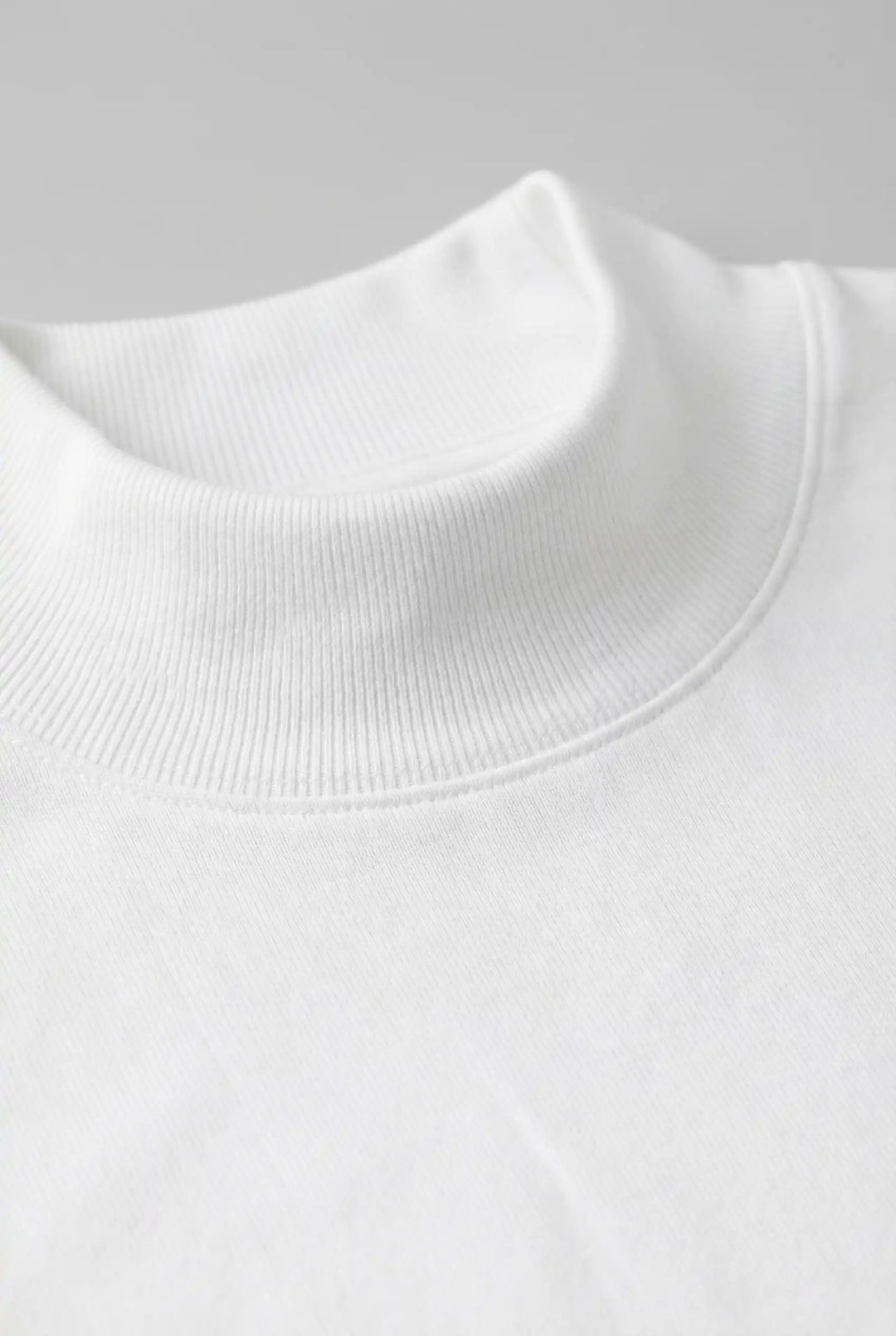 Figurbetontes Stretch-T-Shirt für Herren – Slim Fit, gerippter Kragen
