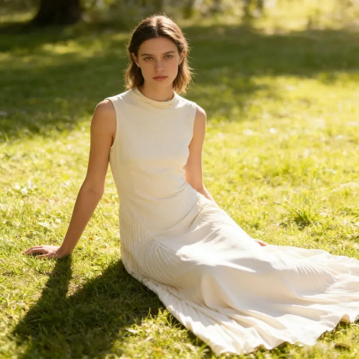 Langes Plissiertes Damenkleid – Figurbetonte Silhouette und fließender Rock