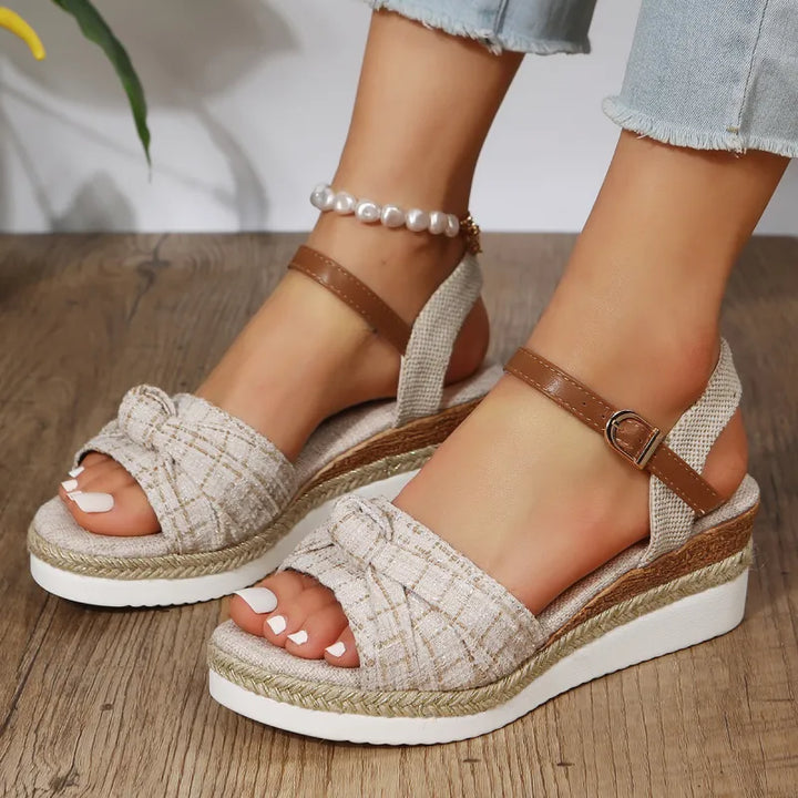 Sandales Femme Compensées à Boucle – Plateforme Tendance