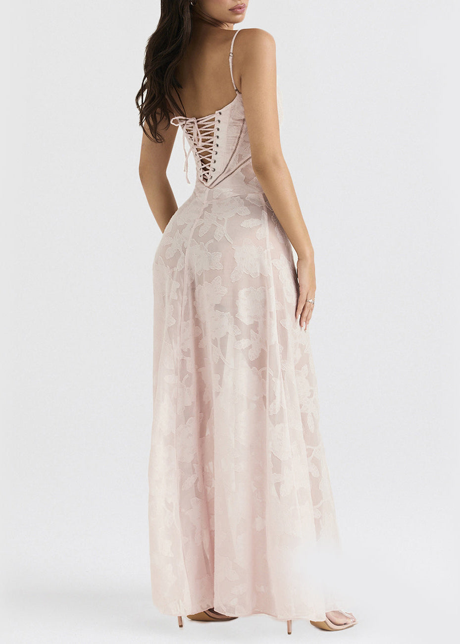 Langes Damenkleid aus floraler Spitze – Feine Träger & Herzausschnitt