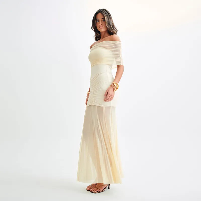 Maxikleid für Damen mit freiliegenden Schultern – gerafft und transparentem Voile