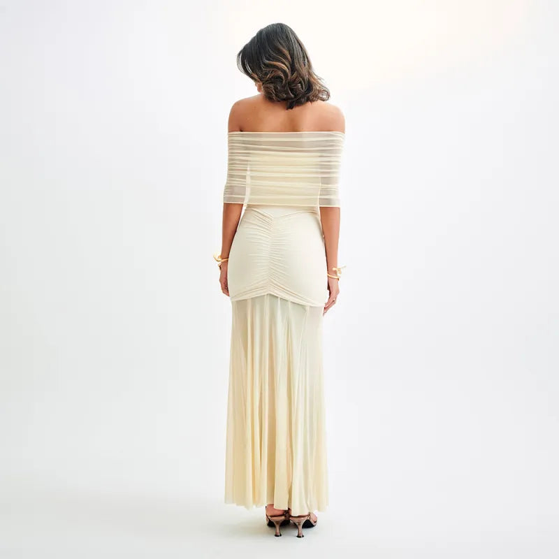 Maxikleid für Damen mit freiliegenden Schultern – gerafft und transparentem Voile