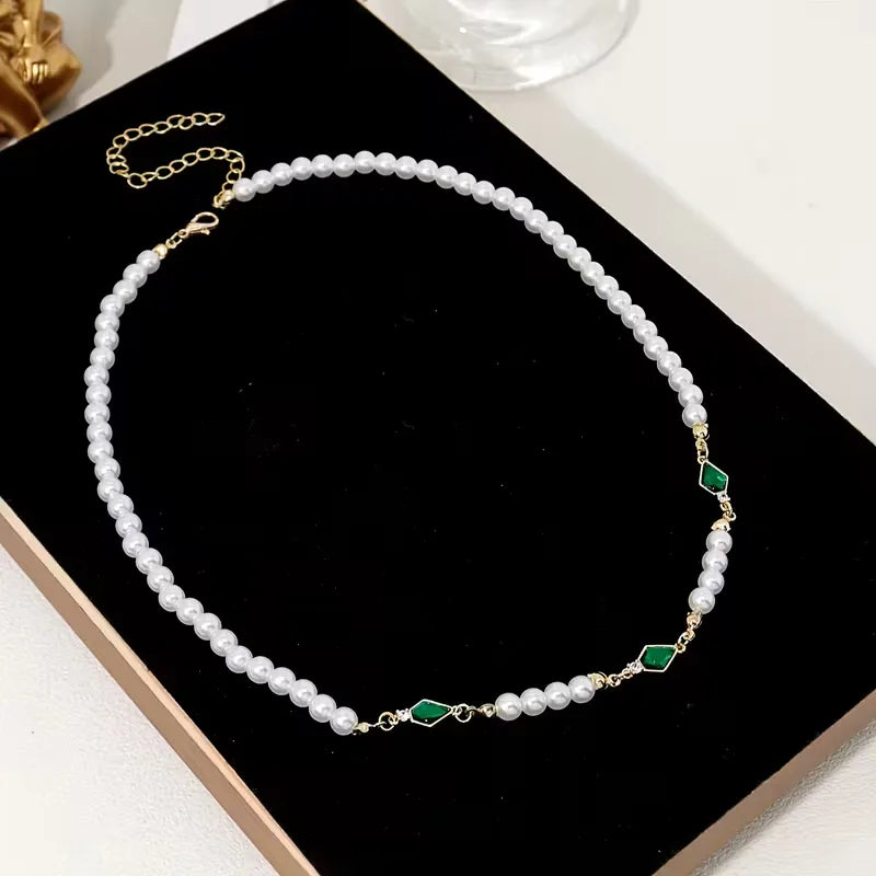 Collana Uomo Perle Dorate – Accenti Geometrici Zircone Verde