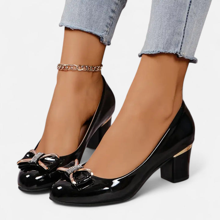 Lack-Pumps für Damen mit Schleife – Blockabsatz, runde Spitze