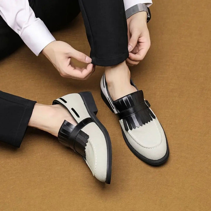 Mocassini da uomo con nappine – tomaia morbida testurizzata e dettaglio monk strap