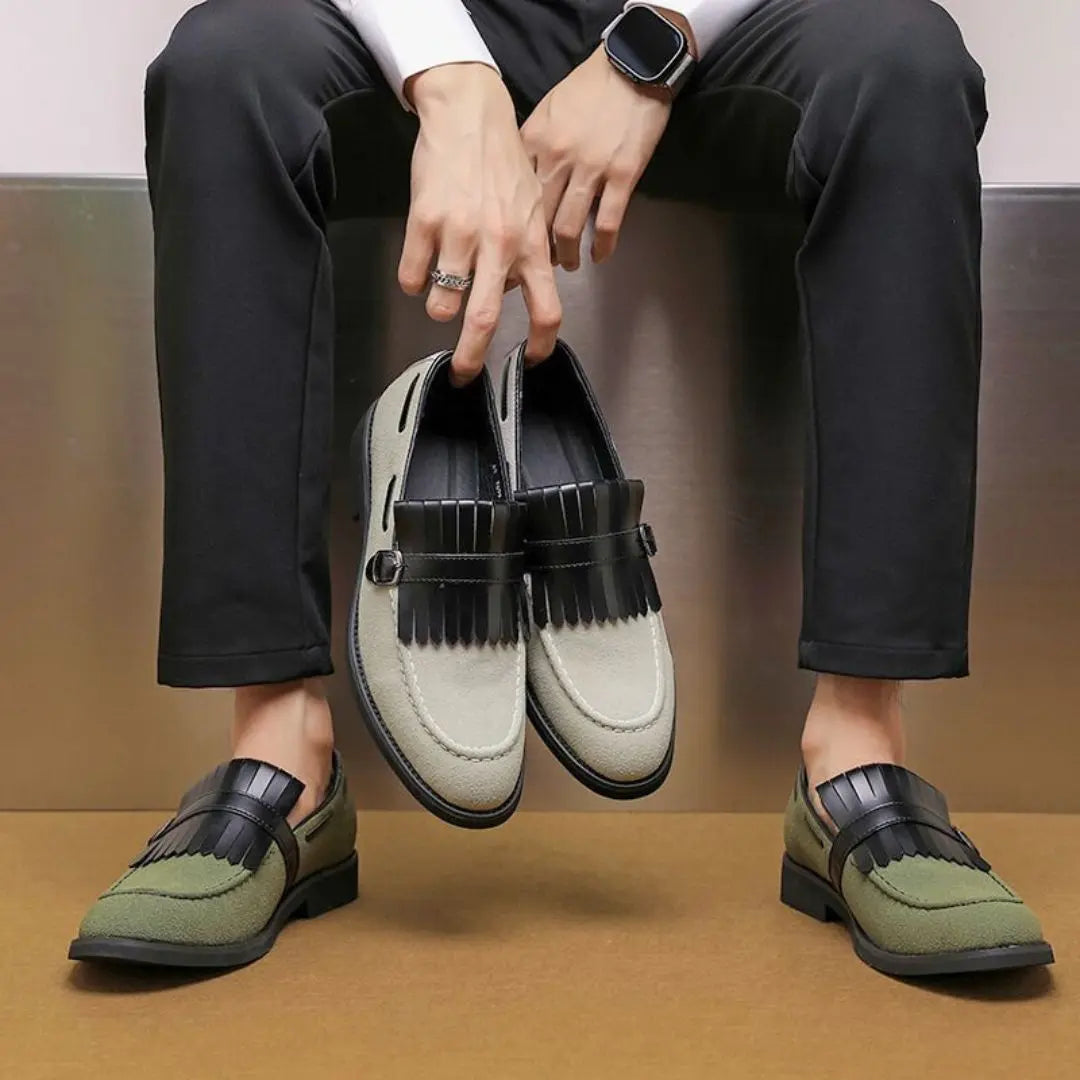Mocassini da uomo con nappine – tomaia morbida testurizzata e dettaglio monk strap