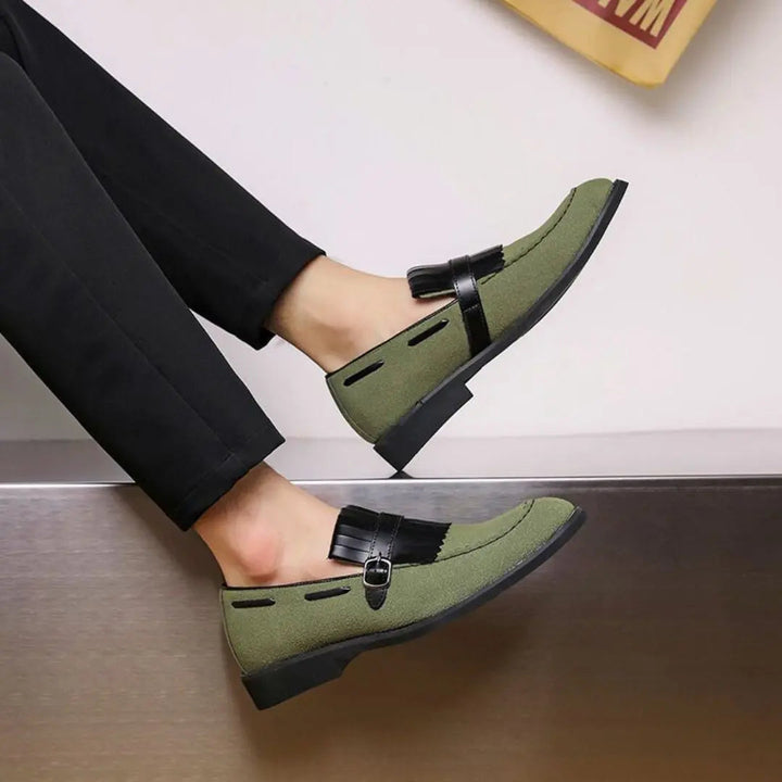 Mocassini da uomo con nappine – tomaia morbida testurizzata e dettaglio monk strap