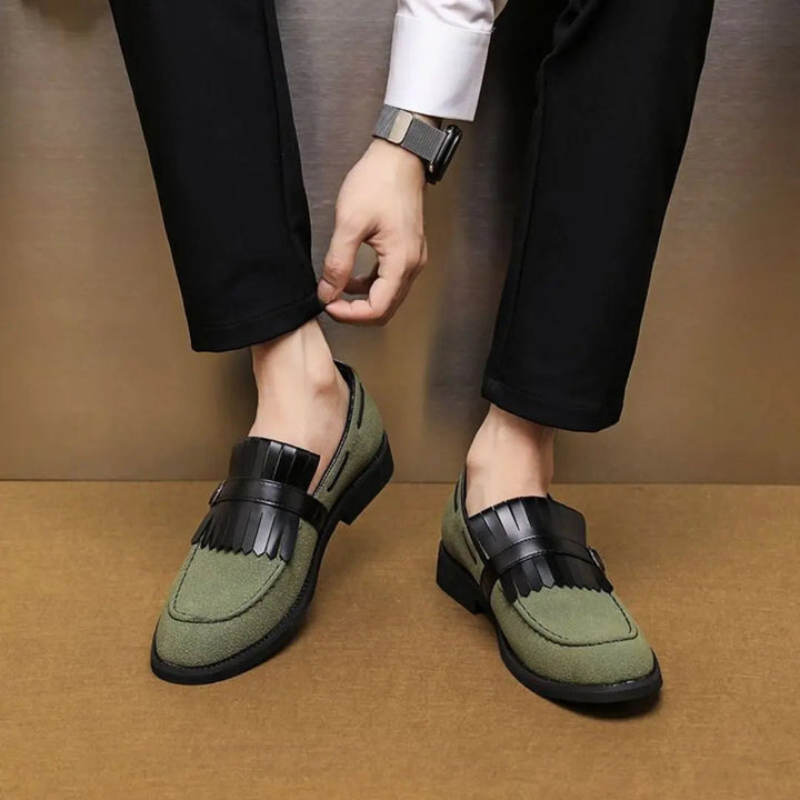 Mocassini da uomo con nappine – tomaia morbida testurizzata e dettaglio monk strap