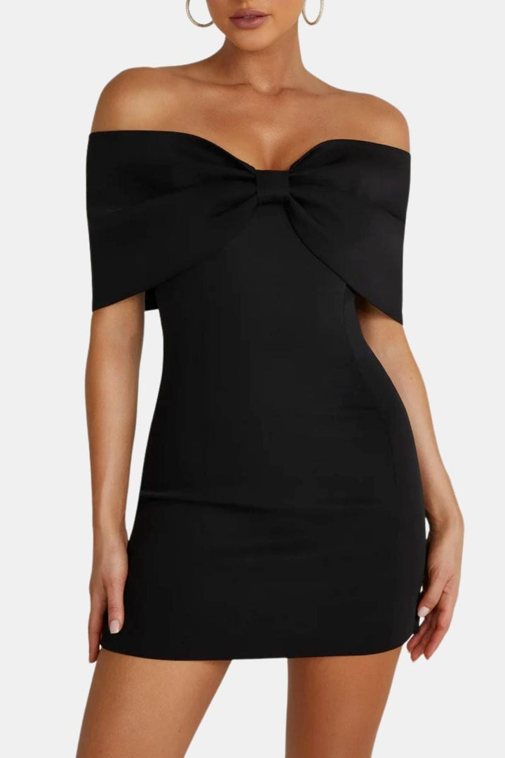 Mini-Kleid für Damen mit freiliegenden Schultern – Vorderknoten und figurbetonte Silhouette