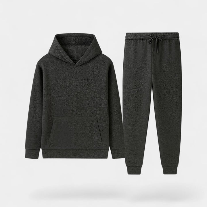 Herren Sportset mit Kapuze aus Fleece – warmer, eleganter Minimalismus