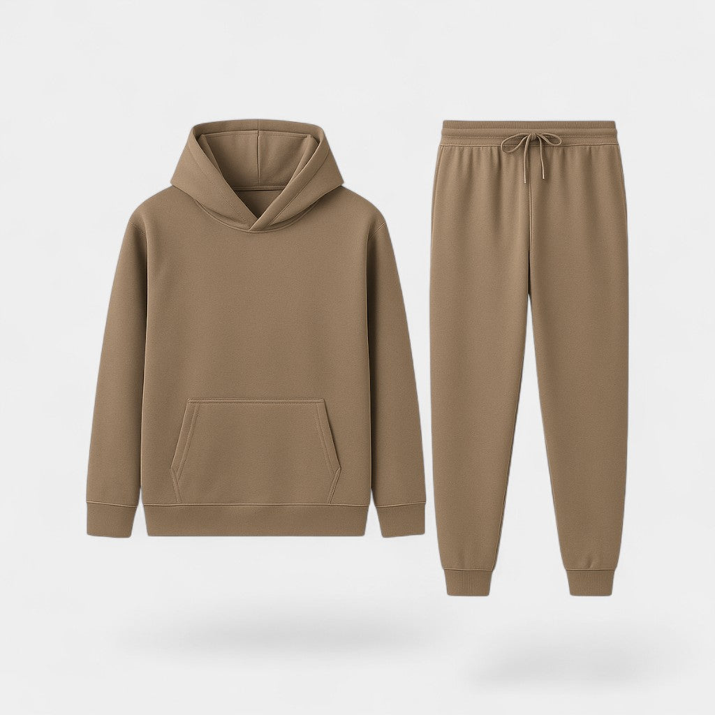 Herren Sportset mit Kapuze aus Fleece – warmer, eleganter Minimalismus