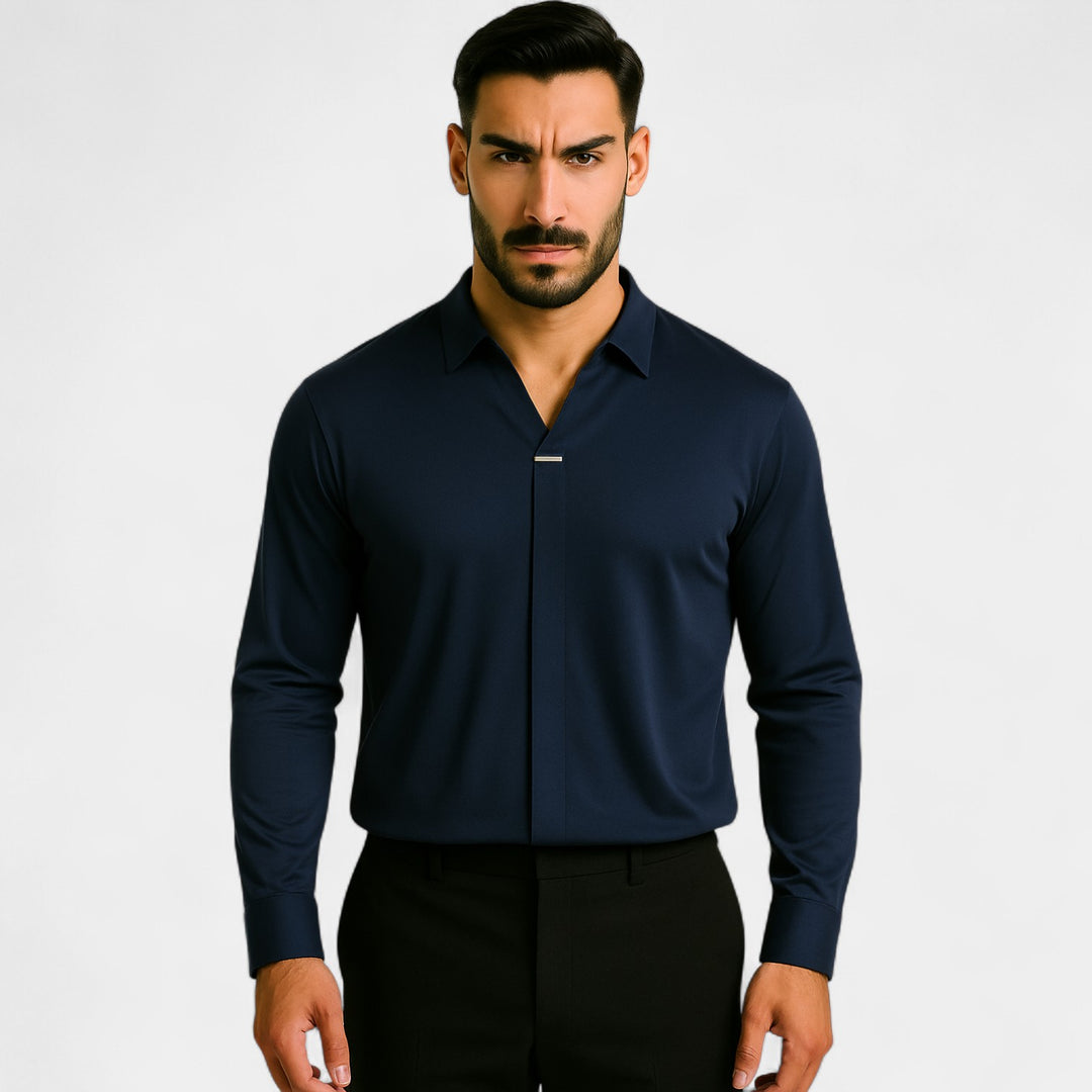 Herrenhemd mit V-Ausschnitt aus Baumwollmischung – knitterfreie minimalistische Passform