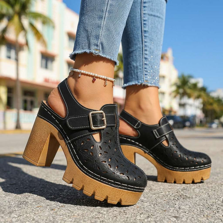Plateau-Pumps für Damen – Blockabsatz und florale, perforierte Sohle