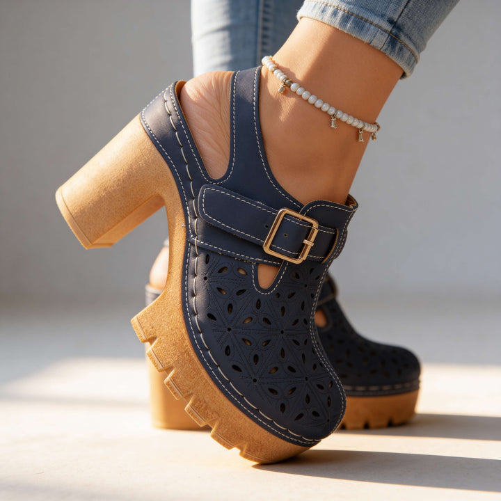 Plateau-Pumps für Damen – Blockabsatz und florale, perforierte Sohle