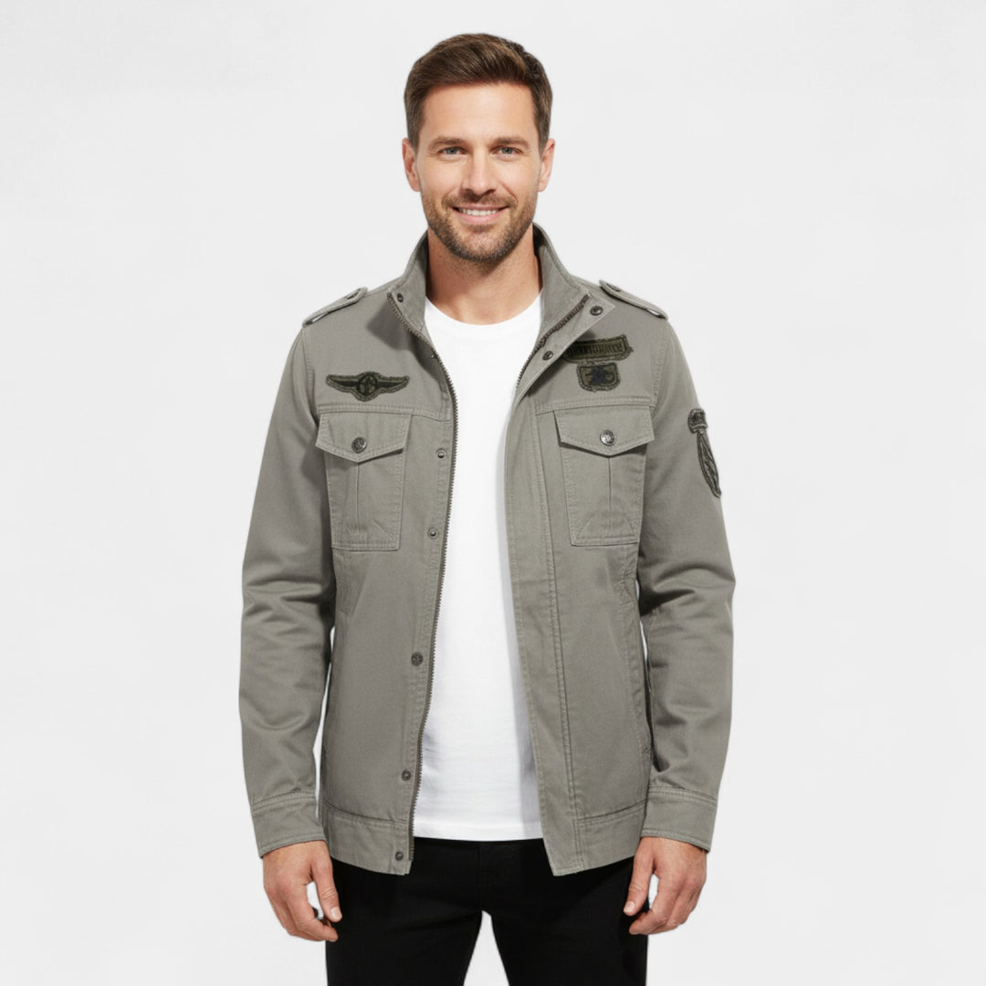 Giacca cargo uomo in cotone stile militare – robusta, raffinata, silhouette quotidiana