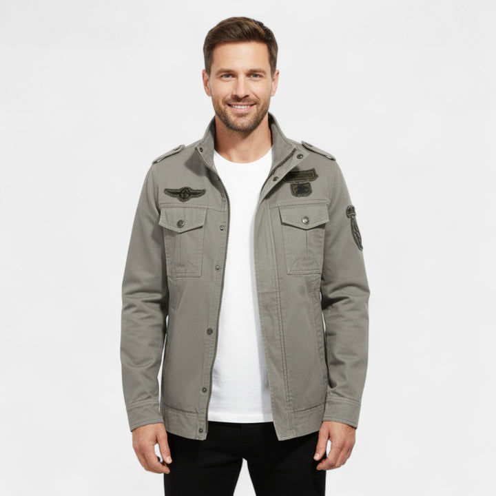 Giacca cargo uomo in cotone stile militare – robusta, raffinata, silhouette quotidiana