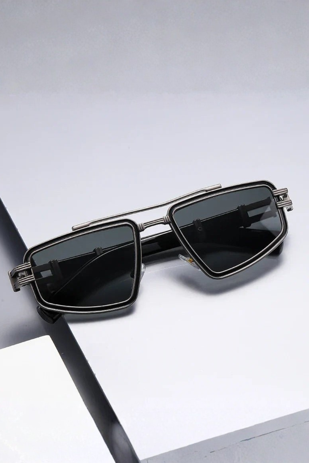 Retro Square Men's Sunglasses – Double Bridge and Tinted Lenses