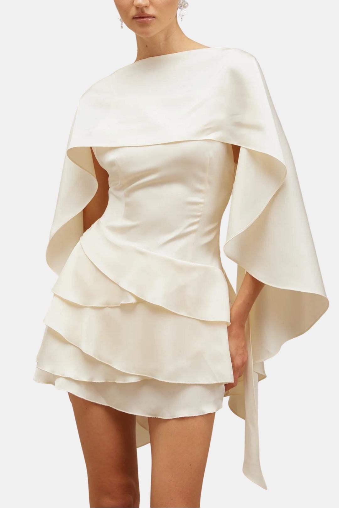 Mini-Kleid für Damen mit Volants und offenem Rücken – leichter gewebter Stoff