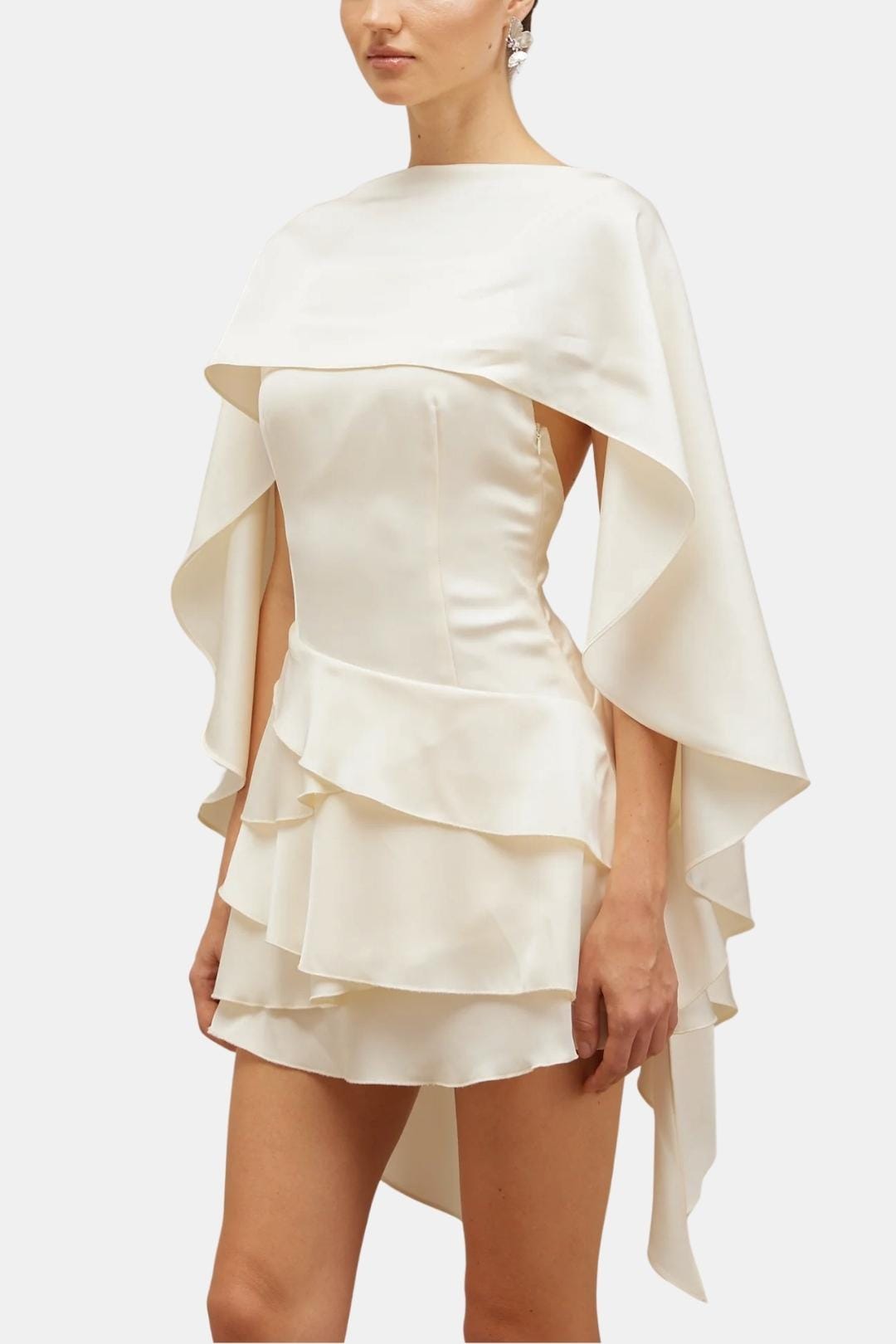 Mini-Kleid für Damen mit Volants und offenem Rücken – leichter gewebter Stoff