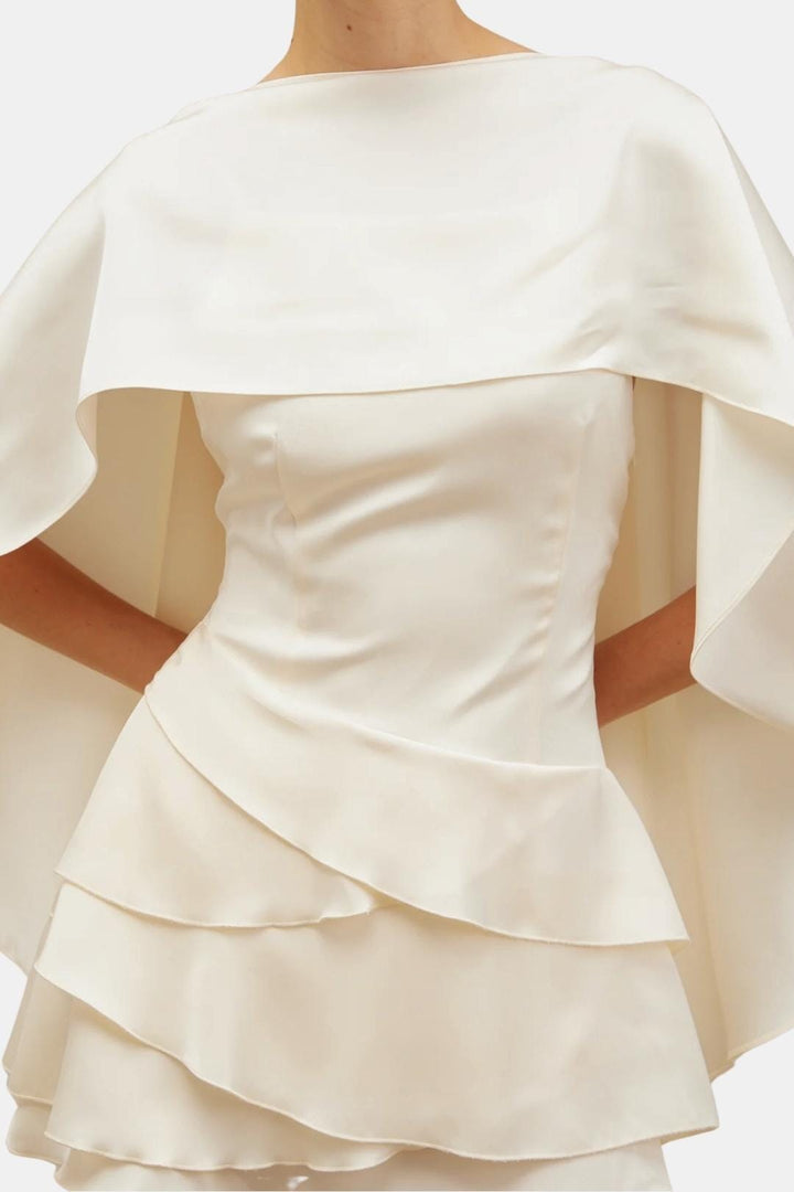 Mini-Kleid für Damen mit Volants und offenem Rücken – leichter gewebter Stoff
