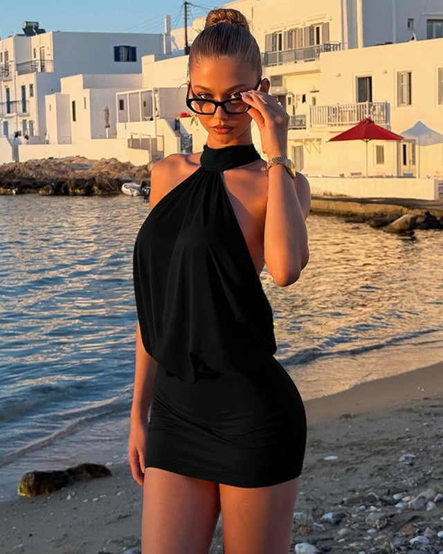 Mini abito da donna con schiena scoperta – scollo halter aderente