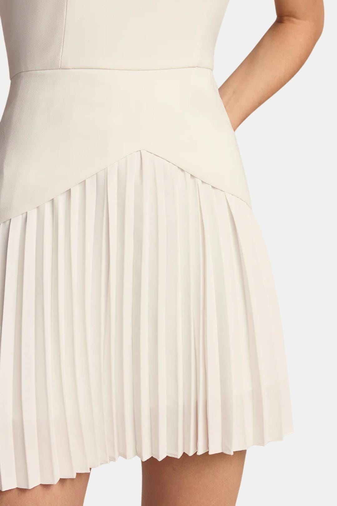 Robe Mini Femme Sans Manches – Jupe Plissée et Taille Structurée