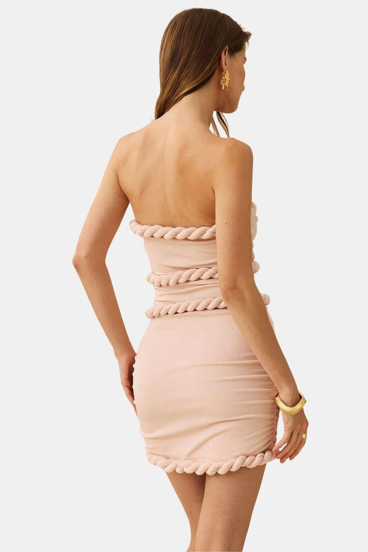 Robe Mini Femme Sans Bretelles – Découpe Taille et Ornements Tressés