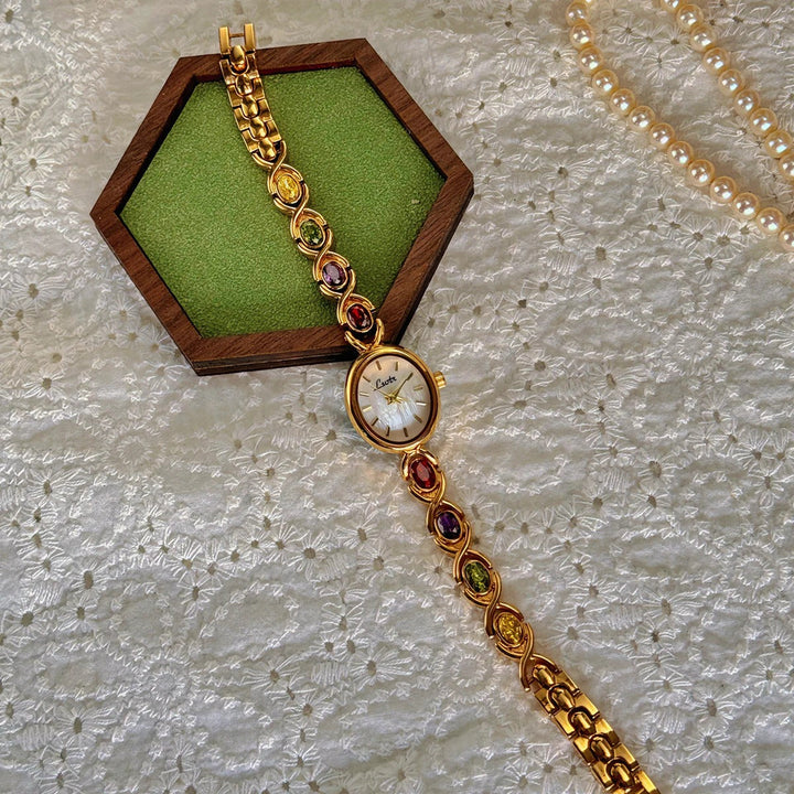 Orologio da polso donna – quadrante ovale e dettagli con gemme