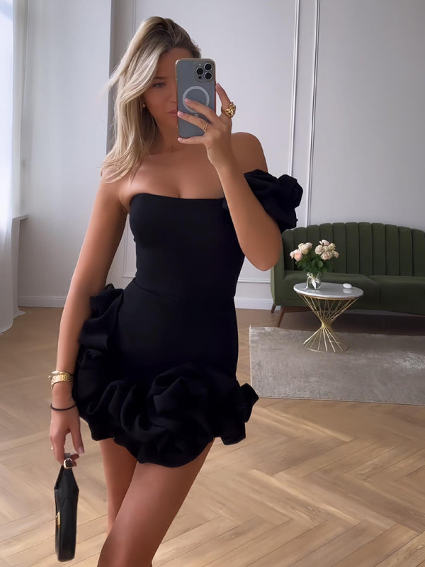 Mini abito da donna con volant – Taglio aderente e silhouette femminile
