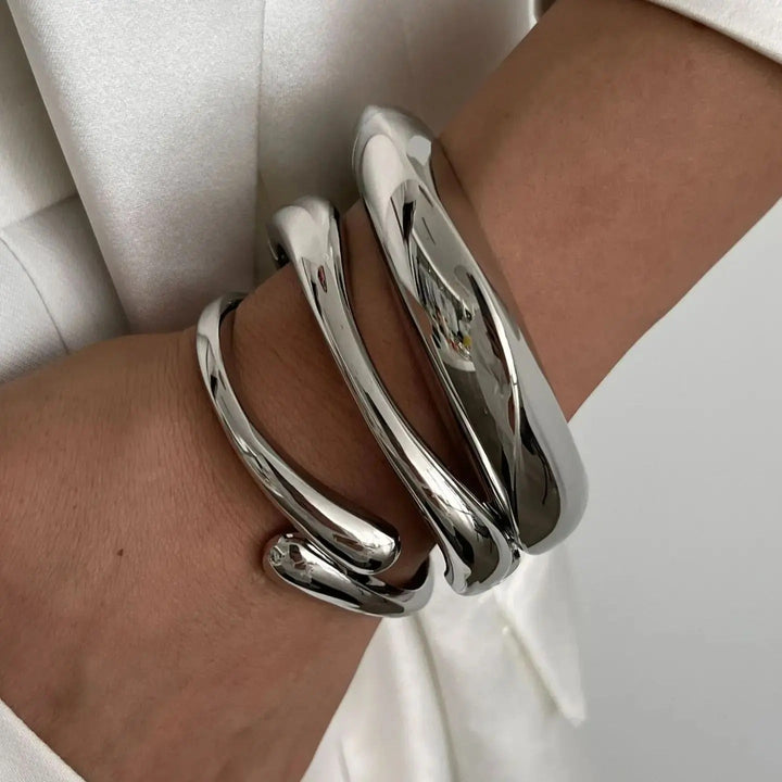 Damen Skulpturaler Metall-Armreif – Gelenkarmband mit Sicherem Verschluss